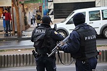 Türkiyədə terror aktları hazırlamaqda şübhəli bilinən 33 nəfər saxlanılıb