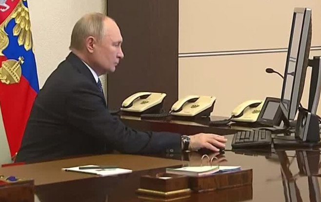 Putin onlayn səs verib - Video