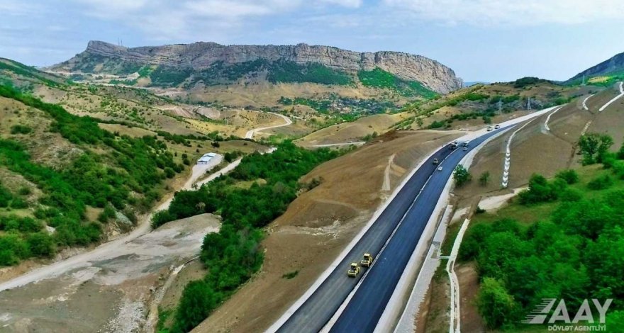 Строительство дороги Ахмедбейли - Физули - Шуша планируется завершить к концу года