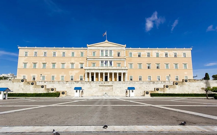 Два члена правительства Греции подали в отставку