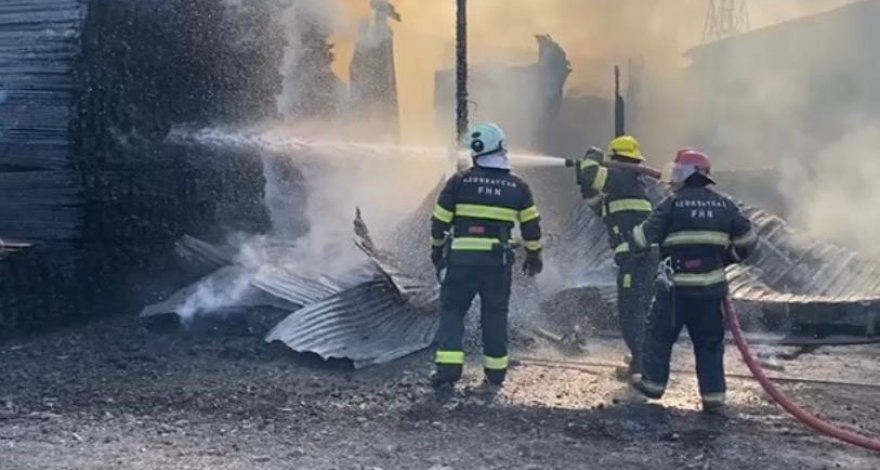 В Баку горит рынок пиломатериалов: пожар локализован, полиция приняла меры безопасности - ОБНОВЛЕНО
