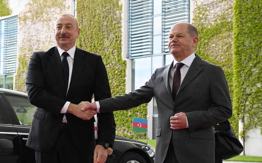 Ильхам Алиев и Олаф Шольц проводят пресс-конференцию
