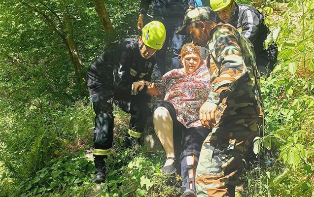 В Ярдымлы спасатели помогли женщине, застрявшей в горной местности