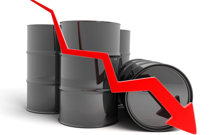 Azerbaijani oil price keeps falling