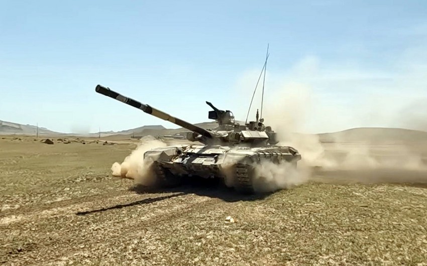 MN tank bölmələri ilə intensiv döyüş hazırlığı üzrə məşğələlər keçirir