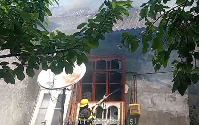 В Агдаше возник пожар в жилом доме
