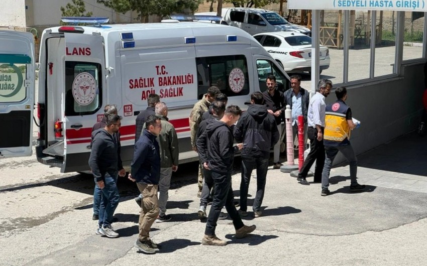 На границе Турции с Ираном произошло ДТП, пострадали 11 военных