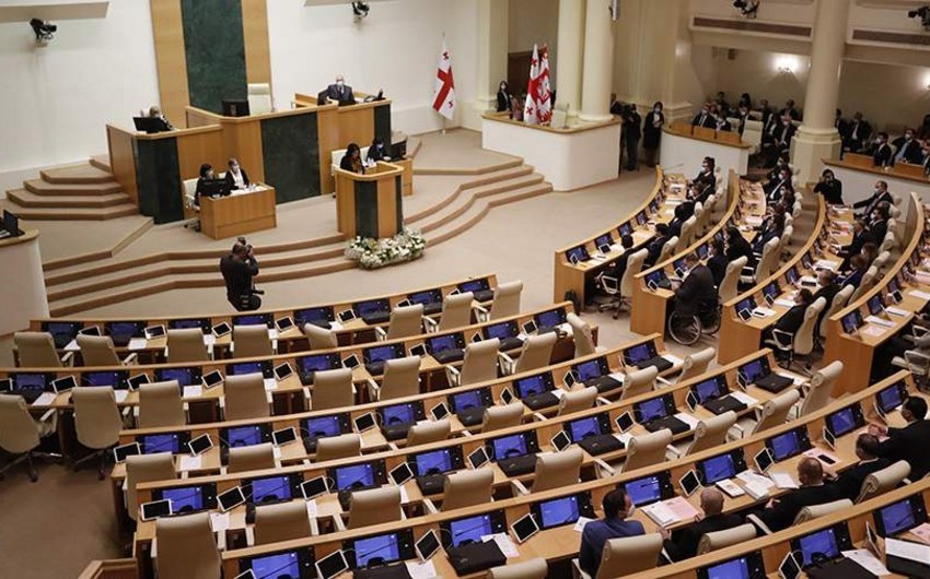 Парламент Грузии преодолел вето президента на закон об 