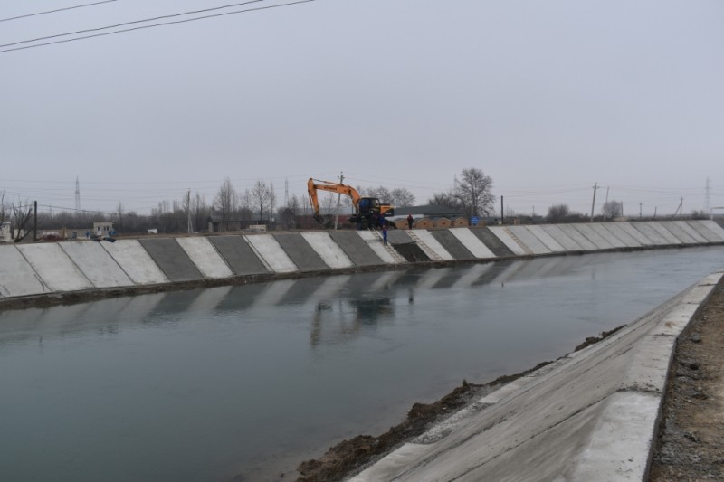 Yevlaxda Qarabağ kanalının bəndi uçub, ətraf əraziləri su basıb