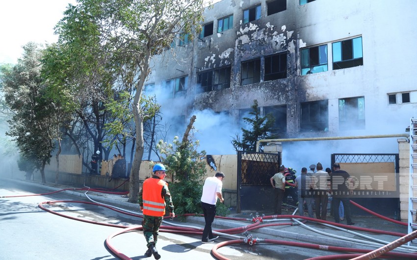 В Баку у родильного дома начался пожар