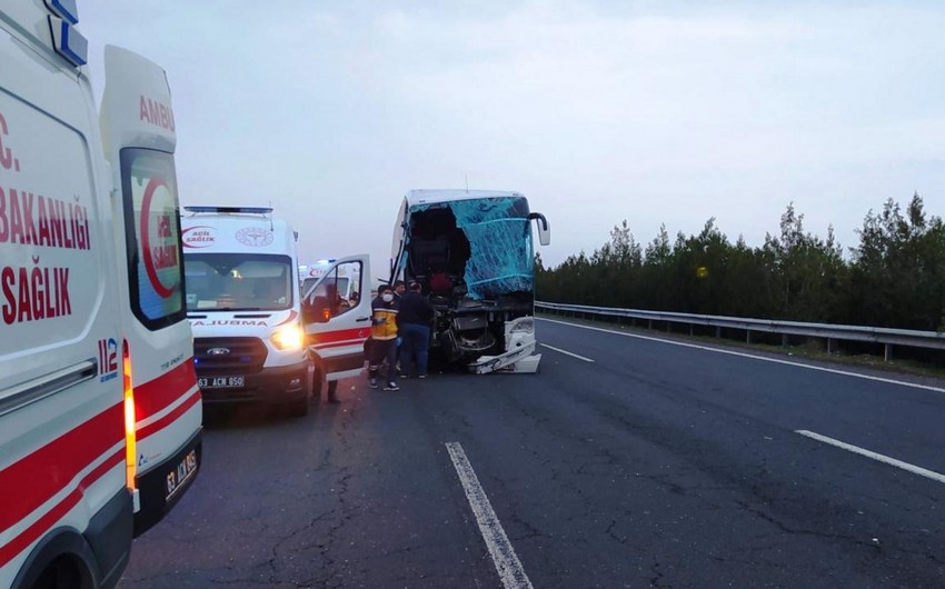 На Алтае при опрокидывании автобуса погибли трое граждан Монголии