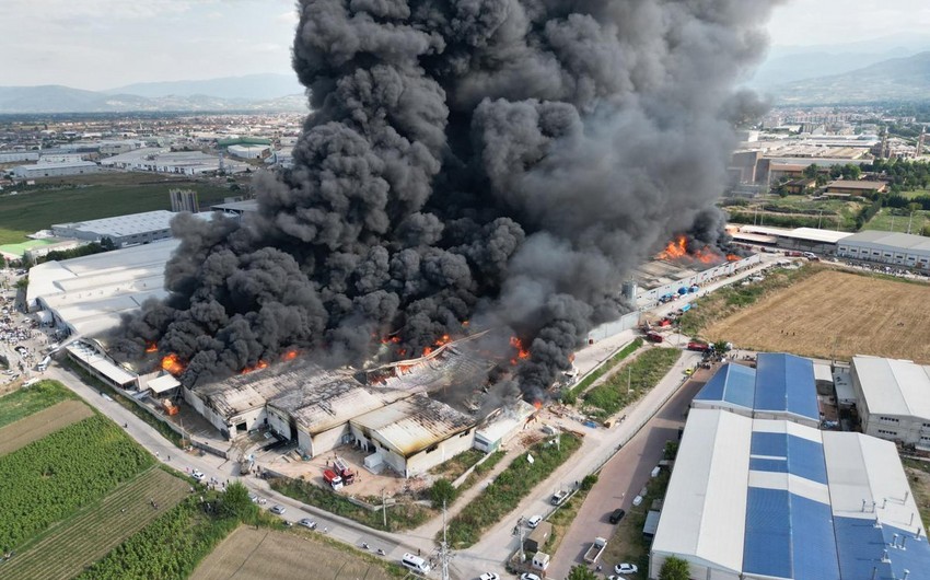 Two factories on fire in Türkiye