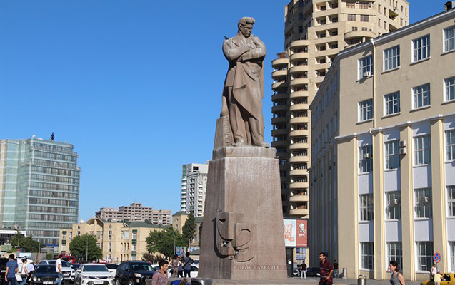 Bakında quraşdırılan heykəllər restavrasiya ediləcək