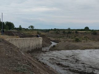 Сильный паводок размыл дорогу в село Кюпчалгышлаг