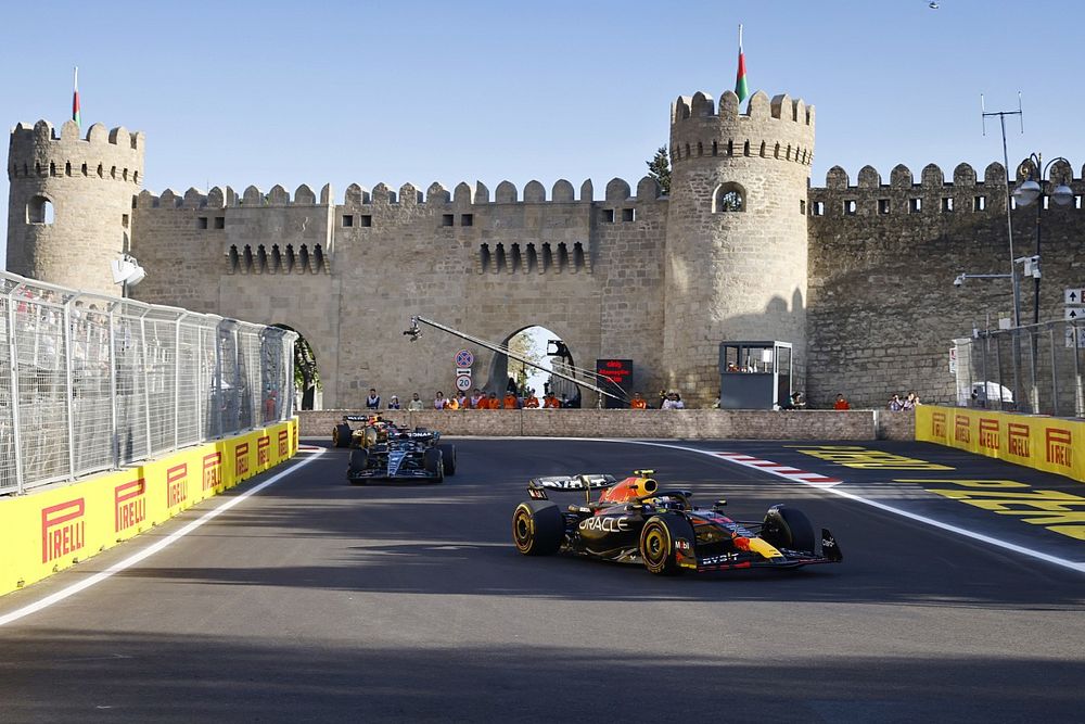 Baku City Circuit проводит для маршалов масштабные тренинги