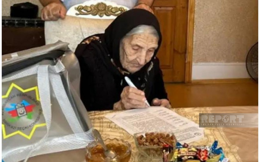 В Сумгайыте проголосовала 101-летняя избирательница