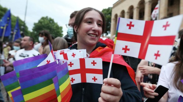 Prezident  LGBT təbliğatını qadağan edən qanunu imzalamadı