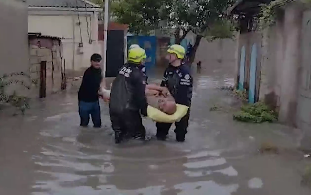 Yağışa görə insanlar təxliyə edilib - Video