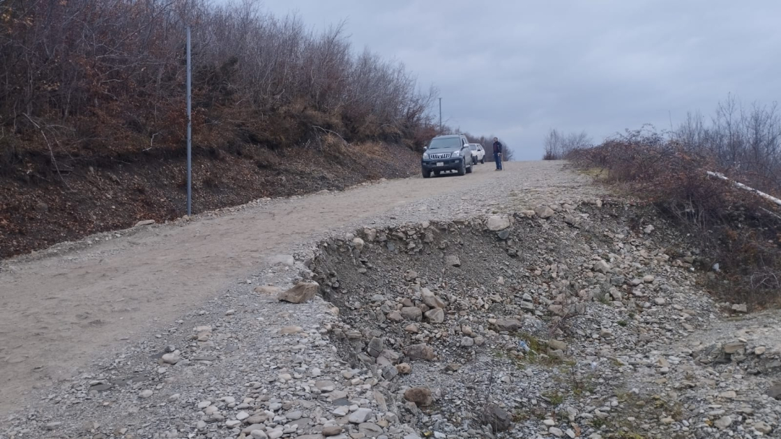 Şamaxıda yol çöküb