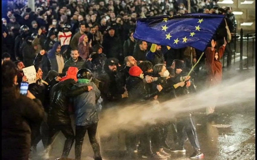 32 police officers injured during protests in Tbilisi