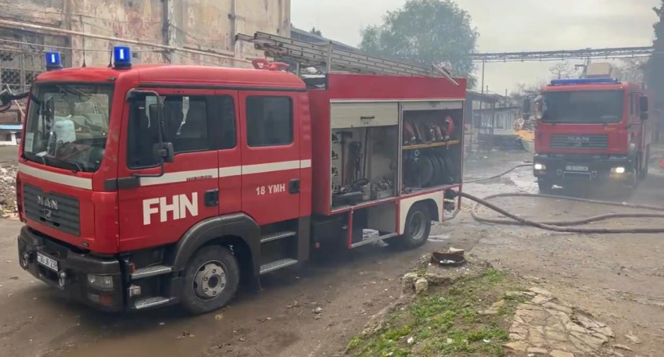 Sumqayıtda yaşayış binasında yanğın olub,sakinlər təxliyə edilib