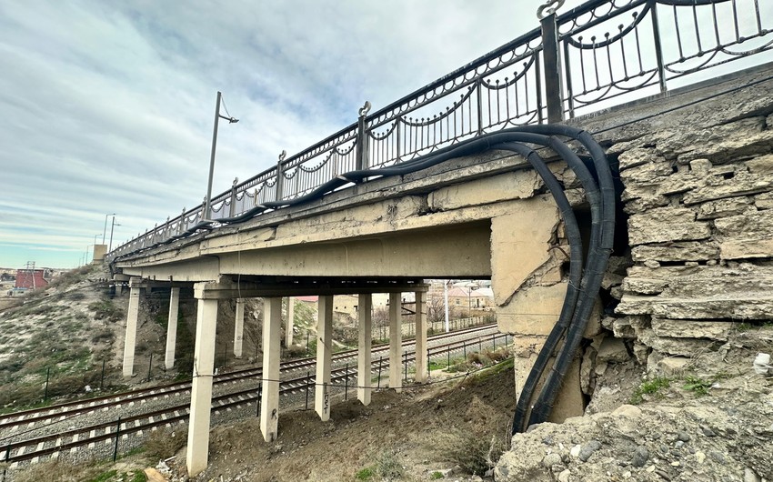 Мост, соединяющий город Сумгайыт с поселком Сарай, демонтируется