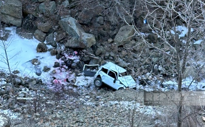 В Кяльбаджаре автомобиль съехал в овраг, один человек погиб