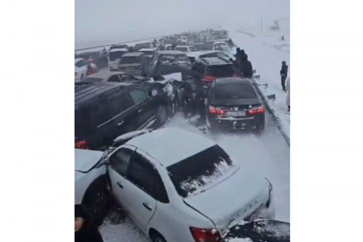 Qazaxıstanda zəncirvari qəza baş verib, xəsarət alanlar var