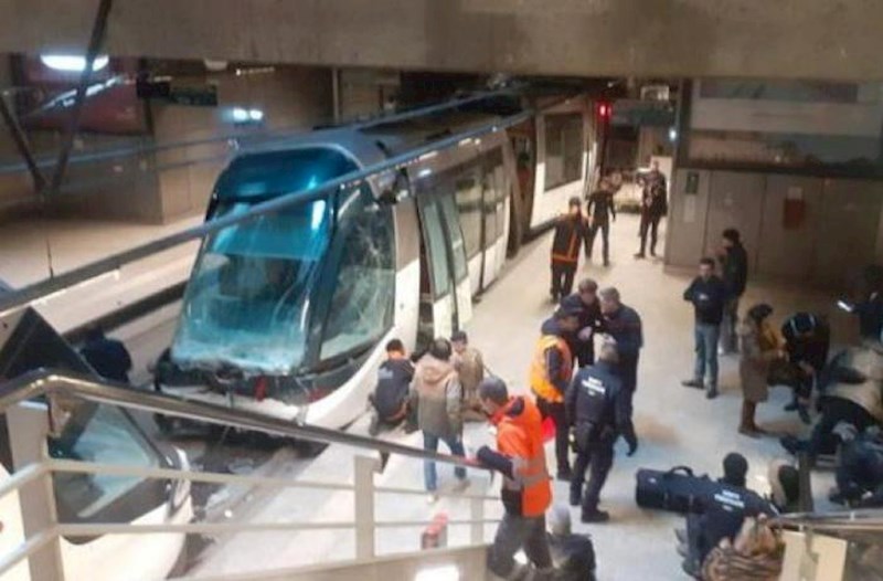 Fransada iki tramvay toqquşub, 30-dan çox insan xəsarət alıb