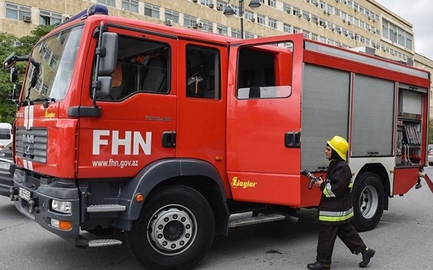 В Баку произошел пожар в жилом доме