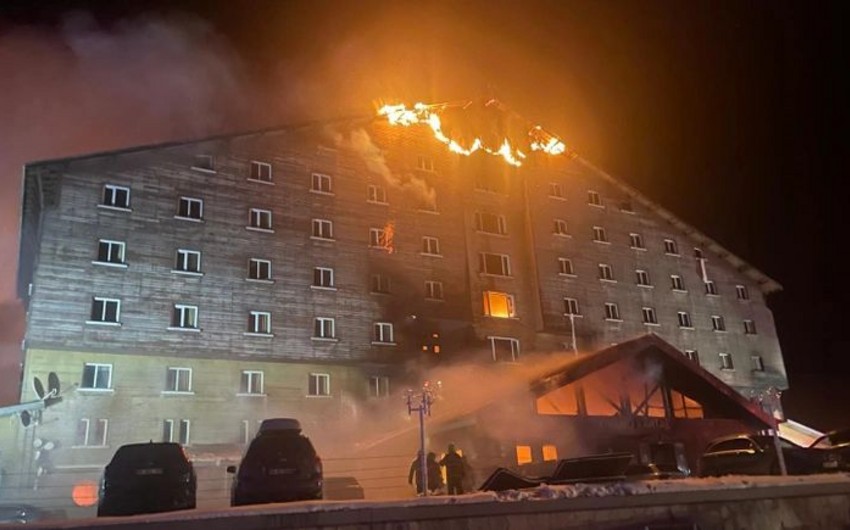 В Турции при пожаре в отеле погибли 10 человек