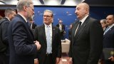 Алиев и Пашинян провели краткую беседу на полях саммита в Тиране