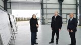 İlham Əliyev Sumqayıt Sənaye Parkında güzgü vərəqələrin istehsalı zavodunun açılışında iştirak edib
