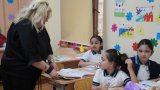 Valideynlərin 63%-i övladından həftədə azı bir dəfə gününün necə keçdiyini soruşur