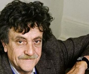 Kurt Vonnequt. GÜLÜMSƏYİN, İNDİ QUŞ ÇIXACAQ. (Hekayə)