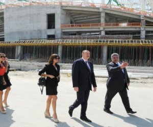 Aliyev visits Aquatic Palace under construction in Baku