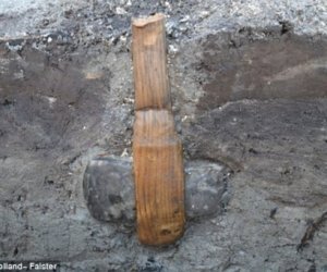 Stone Age axe discovered complete with its WOODEN handle