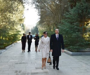 Prezident ailəsi ilə Fəxri xiyabanda - FOTOLAR