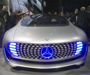 Mercedes dreams of turning the car into a luxury lounge