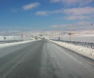 Bakıda yollar buz bağladı