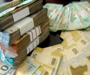 Manatı xarici valyutaya çevirmək istəyənlərin NƏZƏRİNƏ