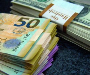 Курс доллара превысил курс маната