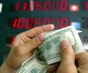 US dollar official exchange rate decreases in Azerbaijan