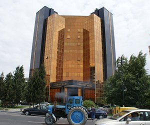 Azeri c.bank cuts minimum reserves requirements on deposits to 0.5 pct from 2 pct