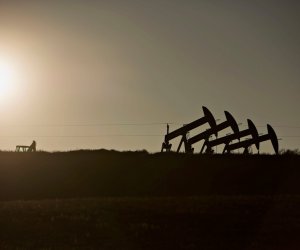 U.S. ousts Russia as top world oil, gas producer