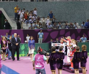 Birinci xanım Mariya Stadnikə qızıl medalı təqdim etdi - Fotolar