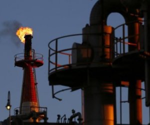 Oil prices stabilize after massive sell-off