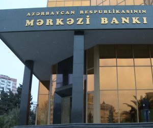 Azeri cenbank warns lenders as frenzy grips forex market