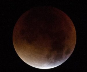 'Supermoon' coincides with lunar eclipse