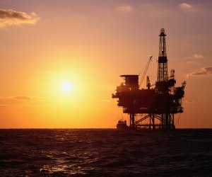 Azerbaijan oil output falls 2.2 percent y/y in Jan-Sept